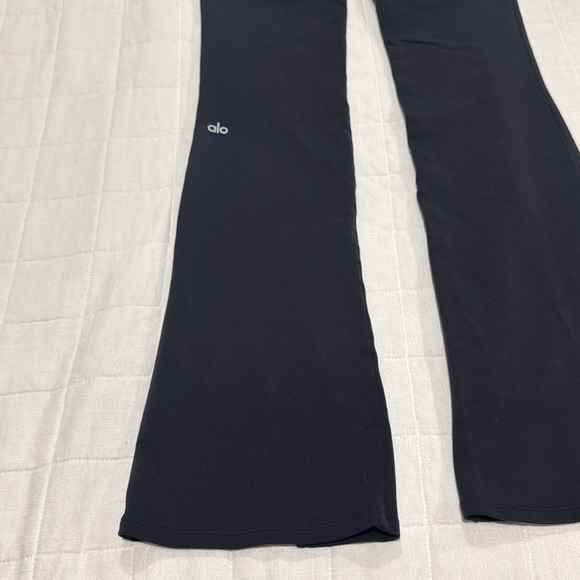 ALO Airbrush Flutter Leggings - Picture 7 of 10